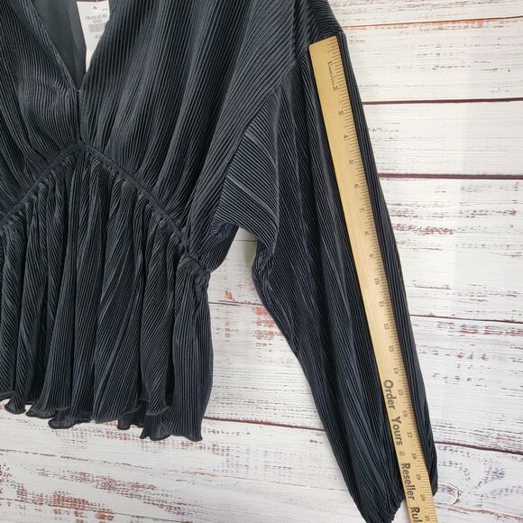 Abercrombie & Fitch Women’s M V-Neck‎ Long Sleeve Pleated Ribbed Top NWT - Picture 3 of 9